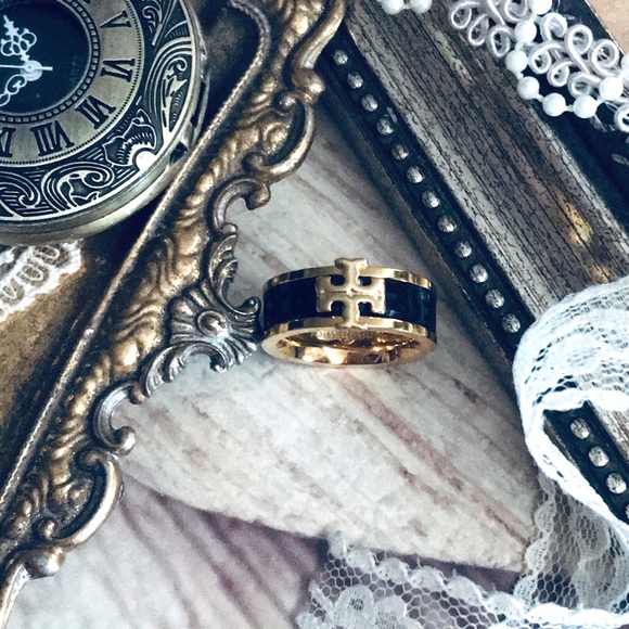 TORY BURCH • Black Kira Band Logo Ring - Picture 11 of 11